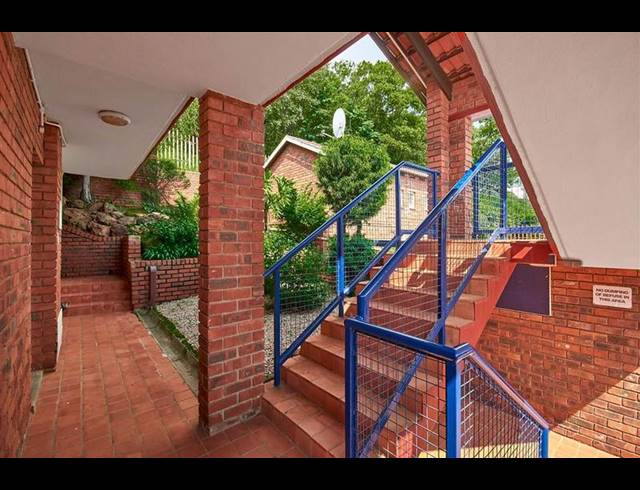 2 BEDROOM TOWNHOUSE FOR SALE IN WINDSOR EAST